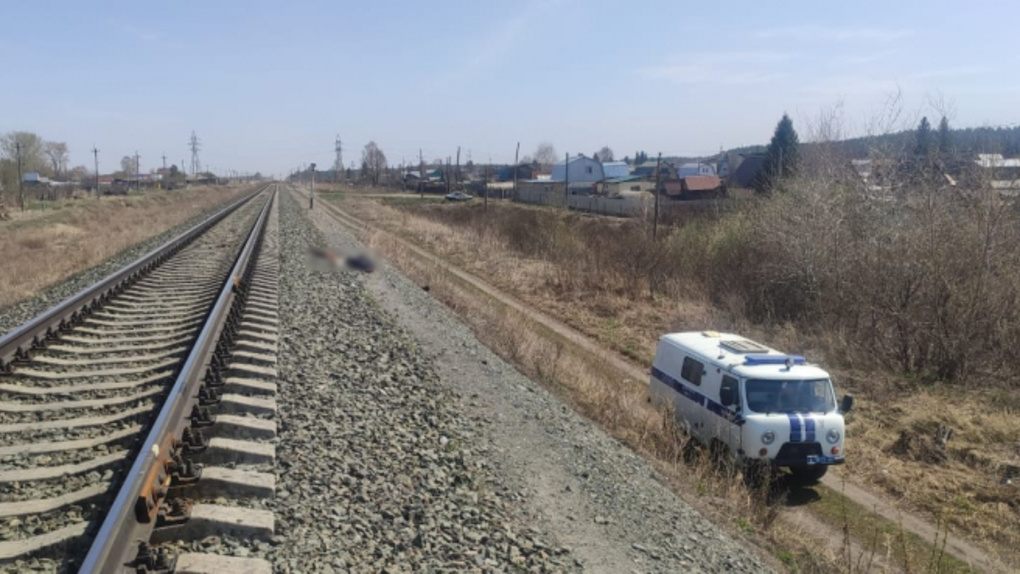 Споткнулся и угодил под поезд: 62-летний мужчина погиб на железной дороге в Новосибирской области