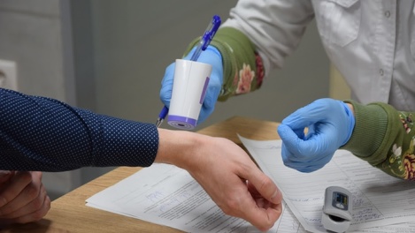 В Омске нашли 13 больных штаммом «омикрон»