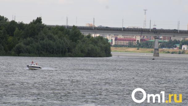 «Полиция оцепила место»: утонувшую девушку нашли в районе Иртышской набережной в Омске