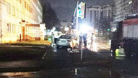 Водитель каршеринга после погони от ДПС снёс светофор в Новосибирске