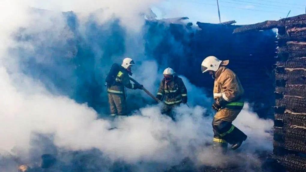 В омской деревне частный дом сгорел дотла