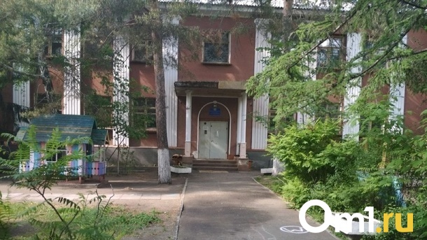 Родителей из омского детского сада сначала отправили за раскладушками, а потом передумали