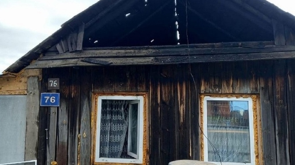 «Всё было в дыму и огне»: новосибирские врачи спасли семью с тремя детьми из горящего дома