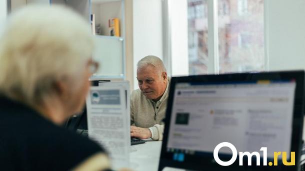 Подработка для пенсионеров: омичи могут получать до 40 тысяч рублей