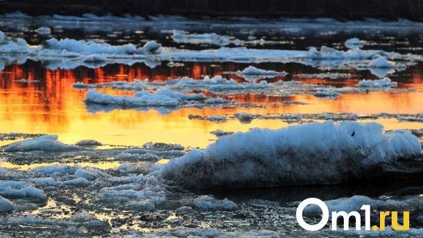 Лёд тронулся: фоторепортаж с весеннего берега Иртыша