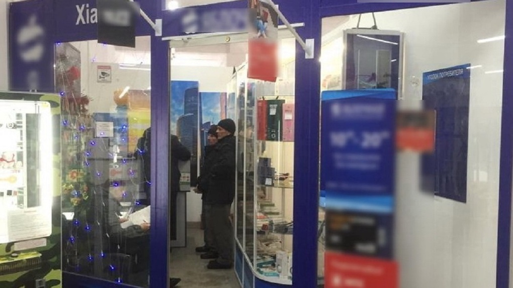 В Омске оперативники накрыли точку с палеными айфонами