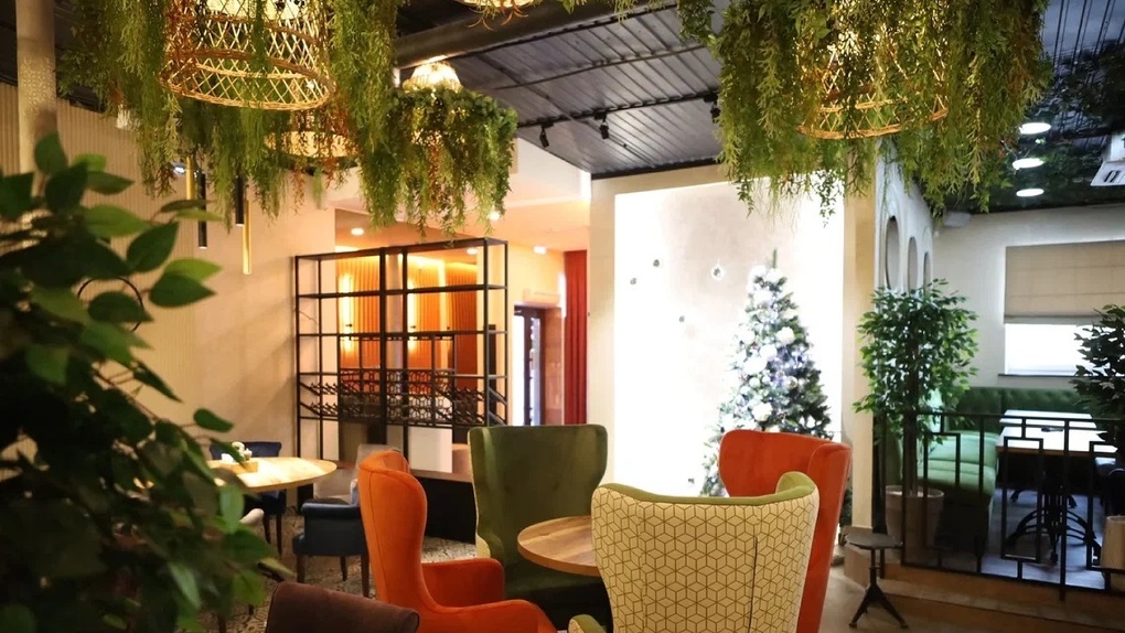 В центре Омска откроется ресторан с водопадом «Джованни». Самое зелёное заведение города с грузинской и европейской кухней