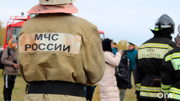 Продуктовый киоск вспыхнул в Новосибирске. ВИДЕО