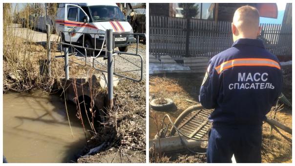 Откачивали два часа: талые воды затопили частный дом в Новосибирске