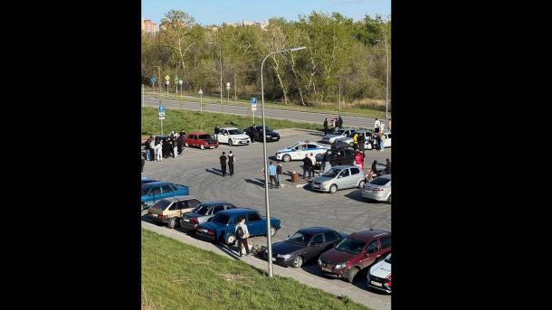 В Омске у Ленинградского моста задержали несколько десятков нарушителей ПДД