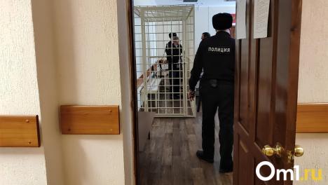 «Муж жену просто так не заказывает»: родня омича, нанявшего киллера для жены, хочет отсудить у неё жильё