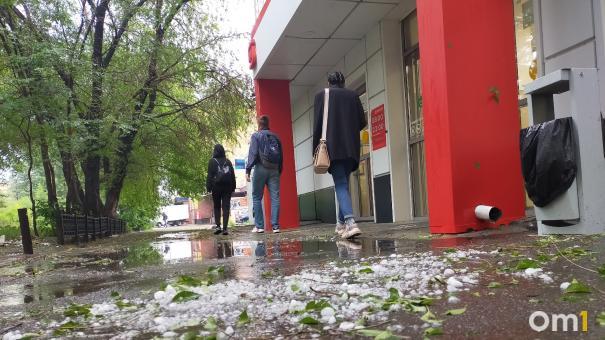 На Омск надвигается грозовой ливень и ветер до 25 м/с