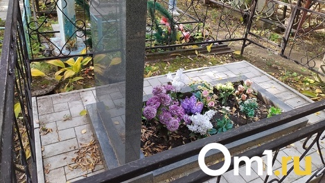 На родительский день в Омске образовались большие пробки