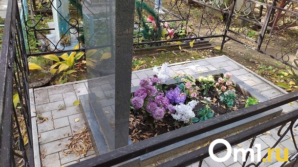На родительский день в Омске образовались большие пробки