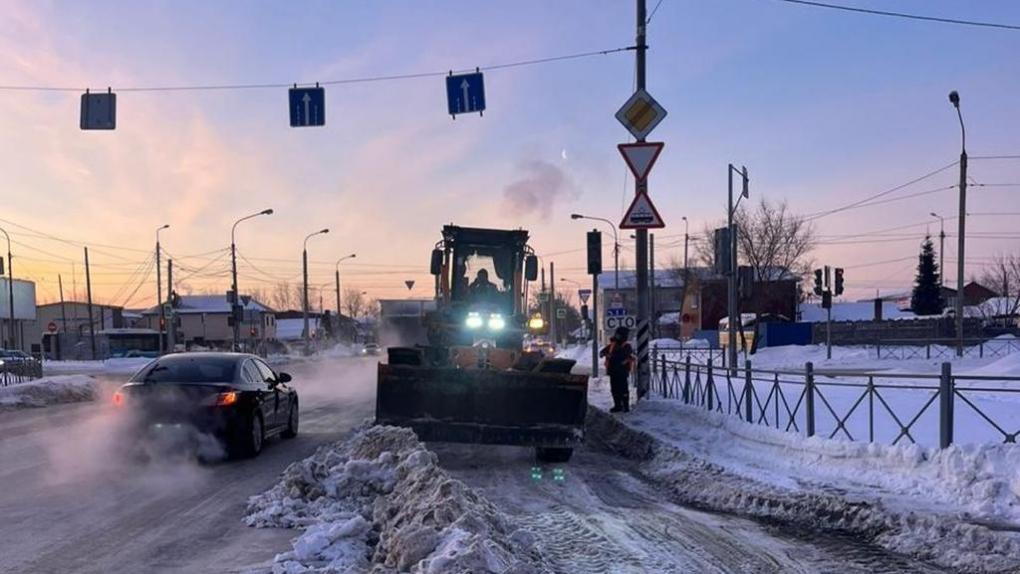 В выходные на омских дорогах растопят лёд