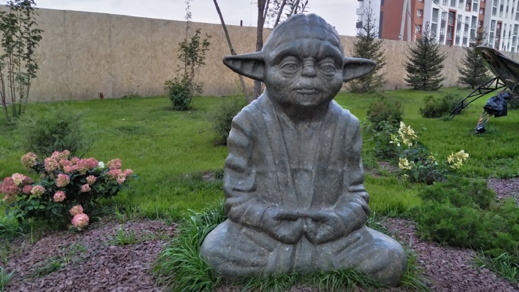Скульптуру мастера Йоды из знаменитых «Звёздных войн» установили в Новосибирске