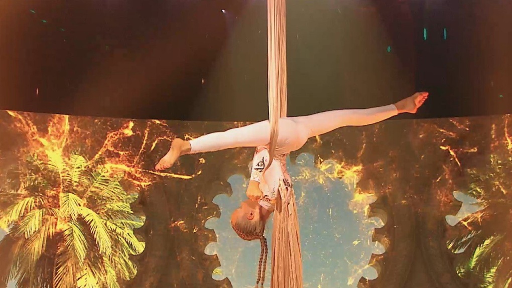 Левитирующая над землёй 11-летняя гимнастка из Новосибирска показала талант на шоу телеканала «Пятница!»