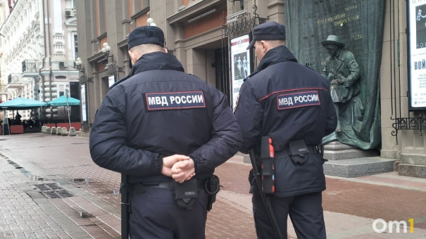 Пропавшего в Новосибирске 7-летнего мальчика нашли в подъезде