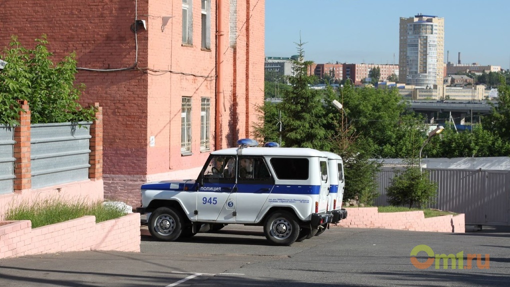 В Новосибирске двое неизвестных сорвали с шеи мужчины цепочку за 300 тысяч