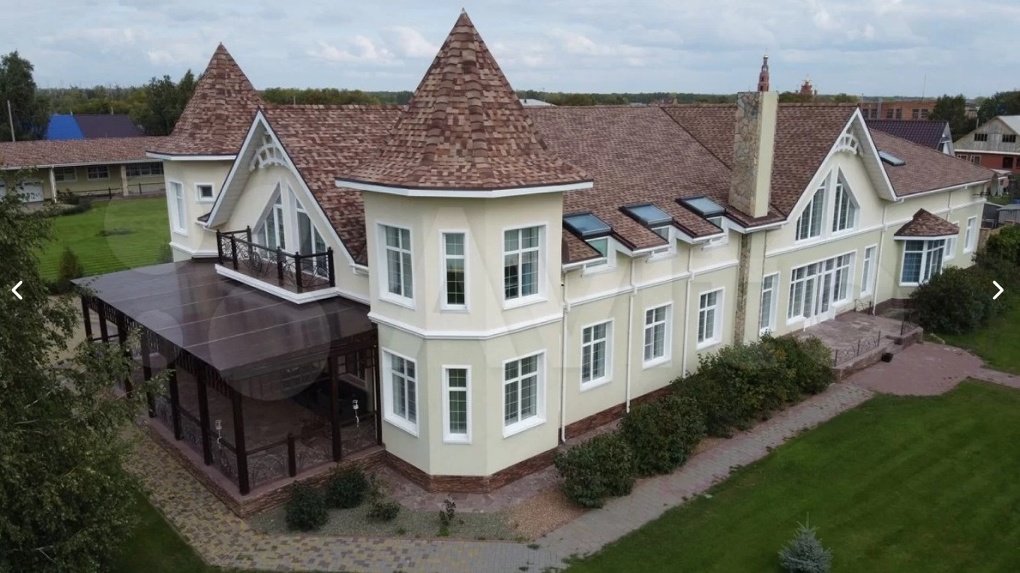 В Омской области продают дворец с теннисным кортом за 155 миллионов рублей — ФОТО