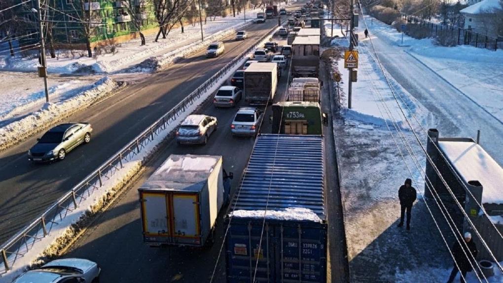 В Новосибирске ограничат движение для большегрузов с 8 апреля до 19 мая