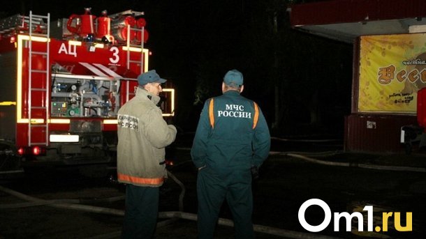 Омичи показали чёрные подъезды после пожара в доме на бульваре Победы