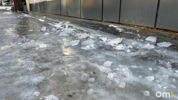 Почти сотня человек за неделю пострадали из-за гололёда в Новосибирске