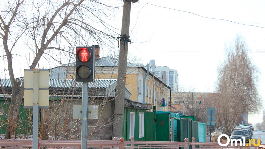 Установка новосибирск. Светофор. Светофор на улице. С новым годом светофор. В Кудымкаре поставили светофор.