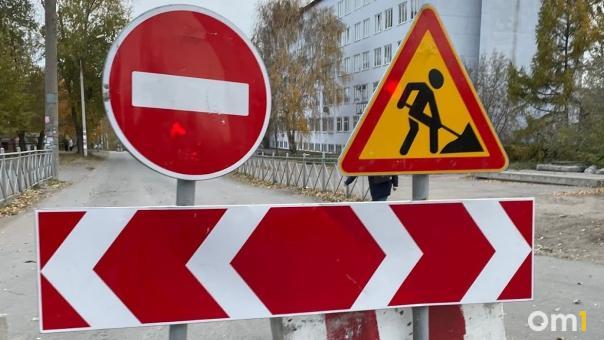 На омском Левобережье ушла под землю парковка возле дома