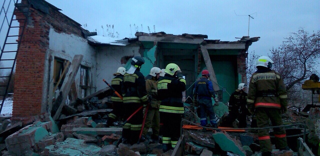 Из-под завалов взорвавшегося здания на птицефабрике под Омском достали тело рабочего