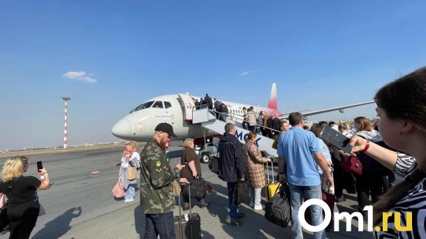 Омич-вахтовик украл жилет из самолёта. Его поймали с поличным
