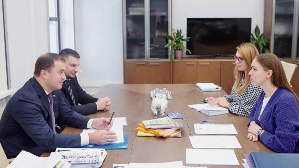 Виталий Хоценко и руководитель Росмолодёжи Ксения Разуваева провели встречу в Москве