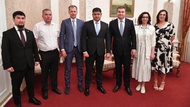 Начало крепких отношений: Хоценко планирует вывести торговлю Омска с Киргизией на новый уровень