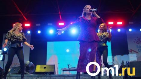 Певица Анна Семенович увезла тапки из омского отеля