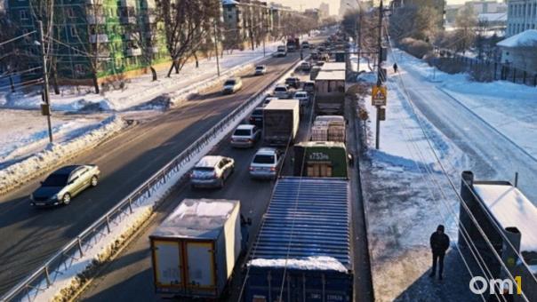 В Новосибирске вступили в силу весенние ограничения для тяжёлого транспорта