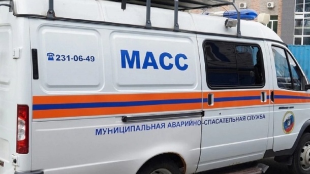 В Новосибирске девушка оказалась запертой на балконе в мороз