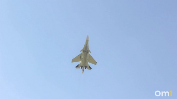 Истребители Су-30 и Су-35 в составе группы «Русские витязи» заметили над Новосибирском