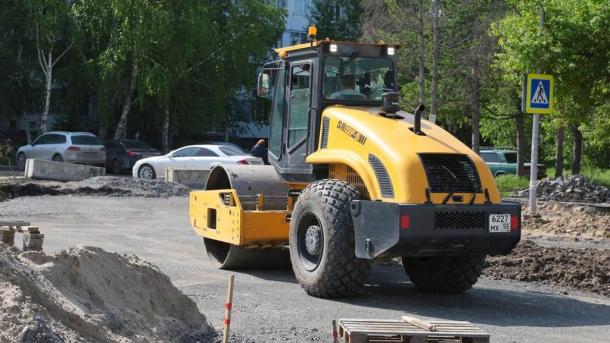 Сергей Шелест рассказал, почему на бульваре Архитекторов асфальт кладут в дождь