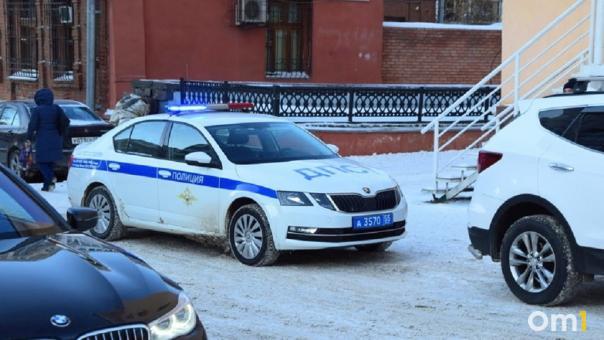 Омичей будут штрафовать зимой за езду в летних шинах