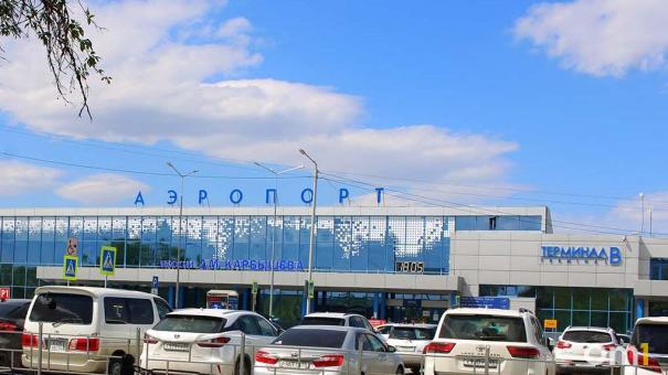 С сотрудника Омского аэропорта могут взыскать почти 100 миллионов за взятки