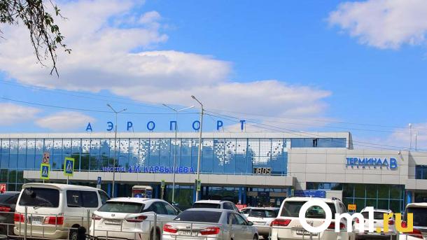 С сотрудника Омского аэропорта могут взыскать почти 100 миллионов за взятки