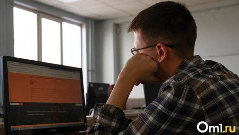 Нужна ли омичам шестидневная неделя? Отвечают бизнесмен, учёный, директор предприятия и нейросеть