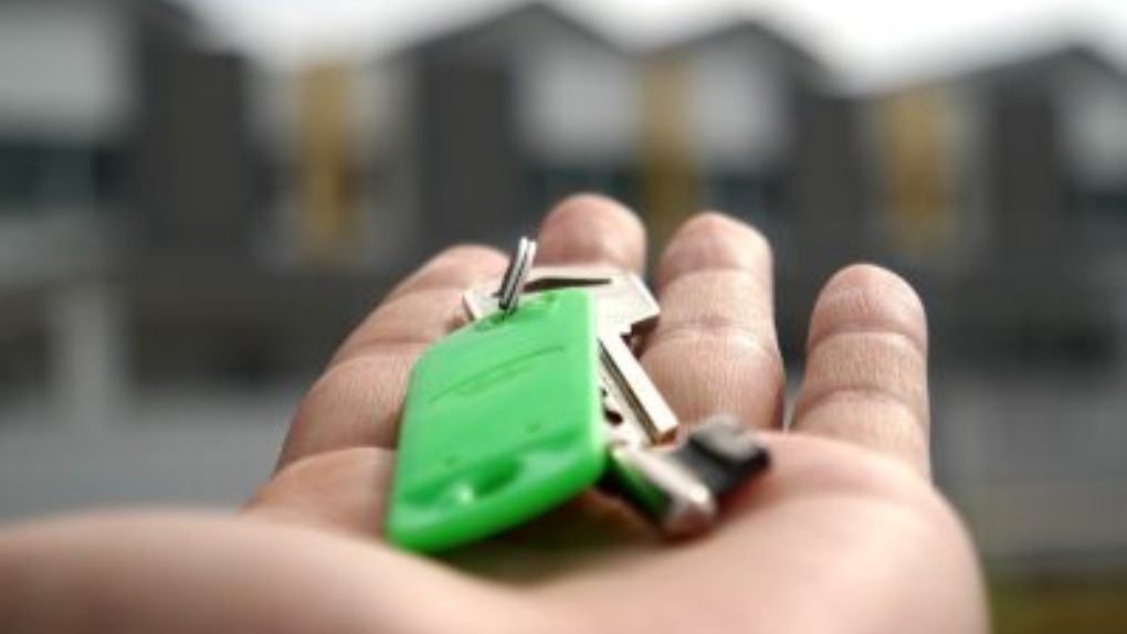 Житель Кузбасса пожаловался на сотрудников администрации, которые якобы забралу ключи от его квартиры