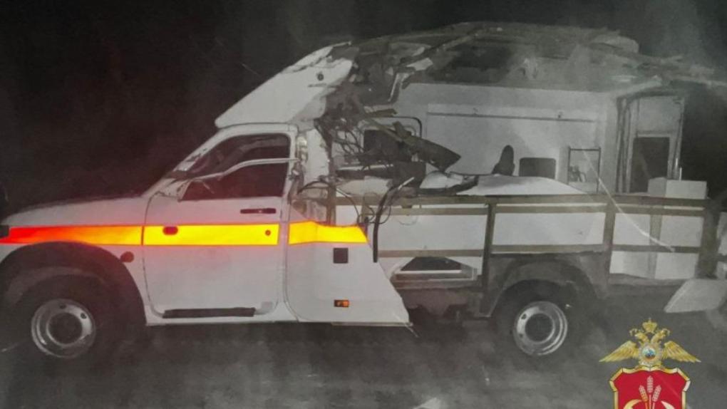 Машину скорой помощи «разорвало» в ДТП с автотралом, гружённым БелАЗом