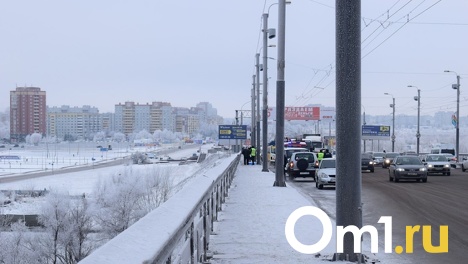 В Омске с моста у «G-Drive Арены» упала женщина