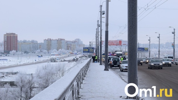 В Омске с моста у «G-Drive Арены» упала женщина