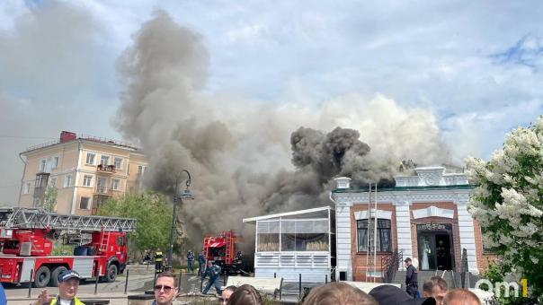 В центре Омска горит ресторан «Хочу Пури»