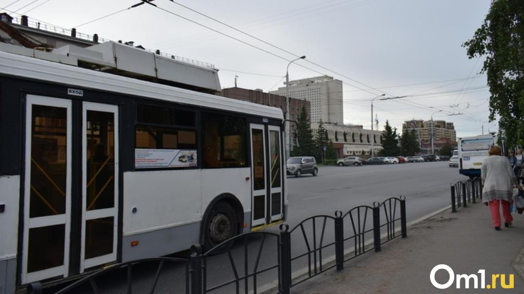Из-за перекрытия дорог в Омске меняется схема движения общественного транспорта