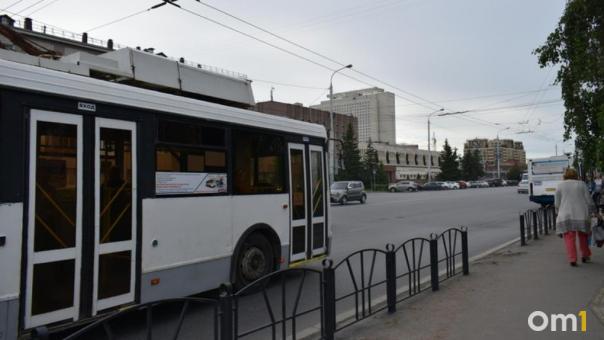 Из-за перекрытия дорог в Омске меняется схема движения общественного транспорта