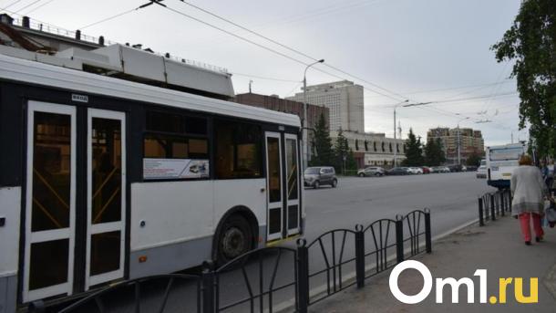 Из-за перекрытия дорог в Омске меняется схема движения общественного транспорта